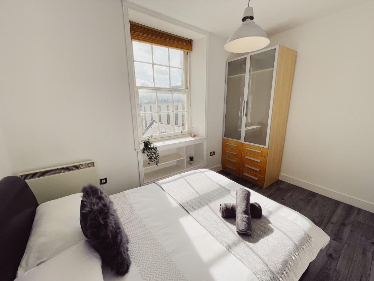 Apartamento Centre, Two Bedroom, Sleeps 6 *