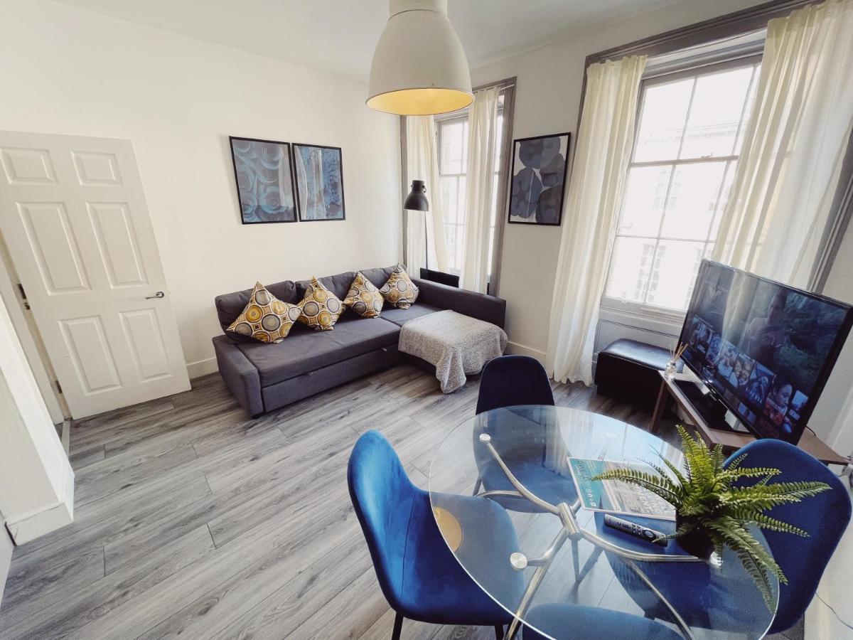 Centre, Two Bedroom, Sleeps 6 Appartamento